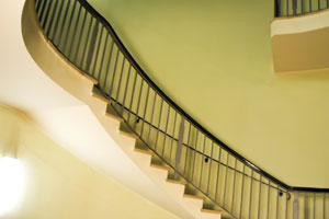 Imagen ilustrativa del artículo Cómo alfombrar una escalera