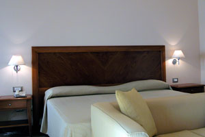 Imagen ilustrativa del artículo Cómo elegir una cama para una habitación moderna